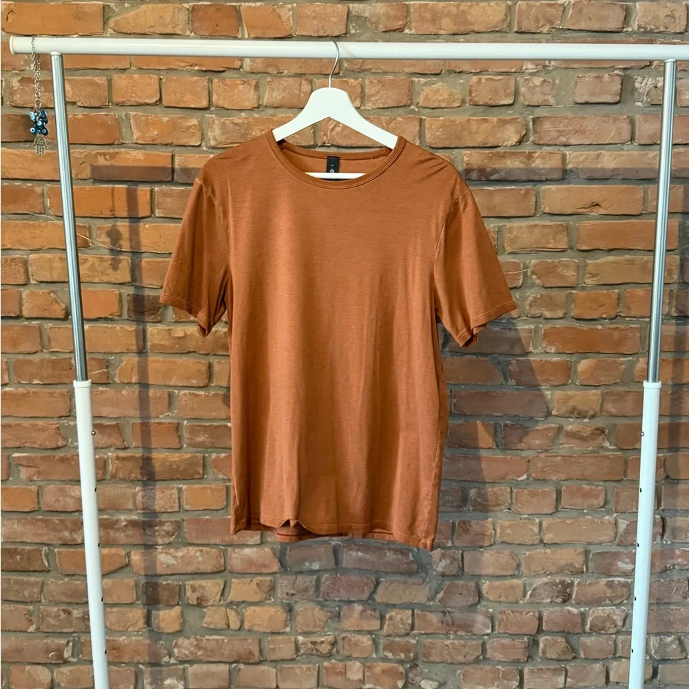 Lululemon T-Shirt - Picture 1 of 3